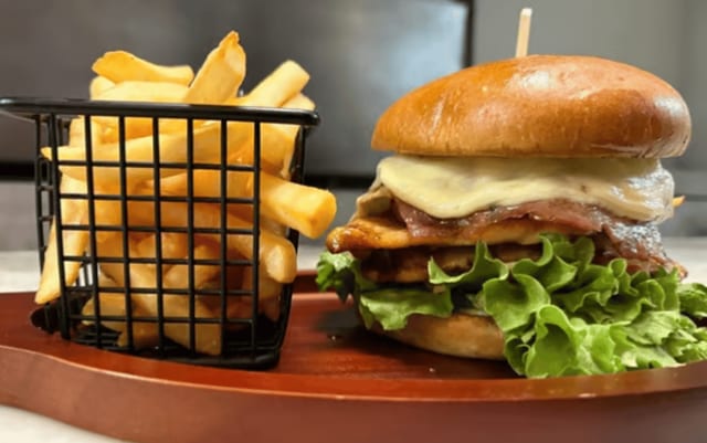 X-Chicken Burger.